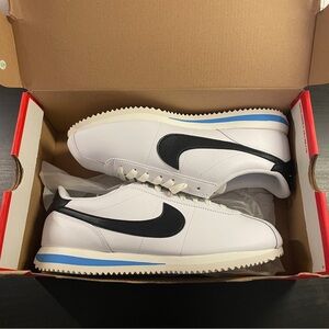 Nike Cortez Men’s SZ 9 (WHITE/BLACK-LT PHOTO BLUE-SAIL) NEW